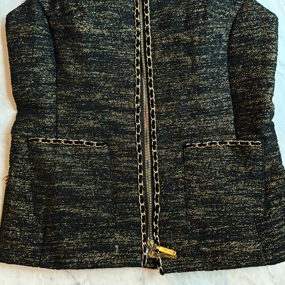 Black vest with gold details - Picture 3 of 6